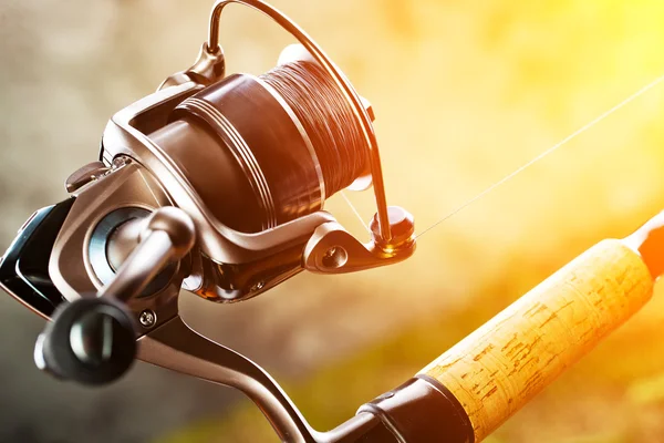 Aparejos de pesca en una mesa de madera — Foto de Stock