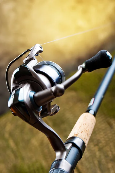 Aparejos de pesca en una mesa de madera — Foto de Stock