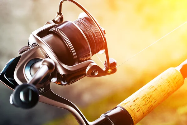 Aparejos de pesca en una mesa de madera — Foto de Stock