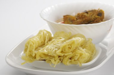 Roti Jala ve tavuk köri