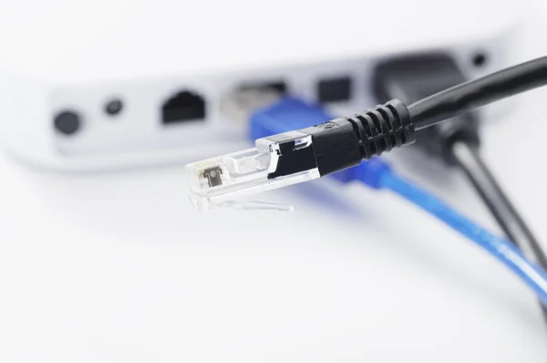 Primer plano del cable LAN aislado sobre fondo blanco — Foto de Stock