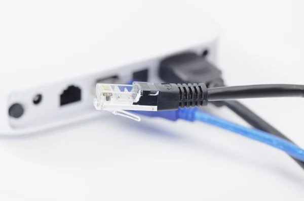 Primer plano del cable LAN aislado sobre fondo blanco — Foto de Stock