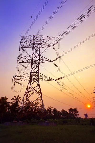 Nagyfeszültségű pilon villamosenergia — Stock Fotó