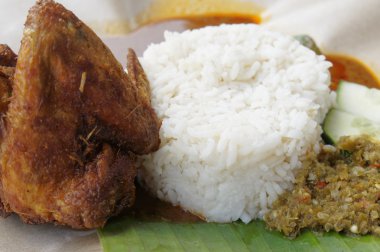 Fried Chicken Buhar pirinç ile