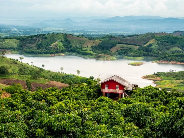 Lake side house — Stock Photo, Image