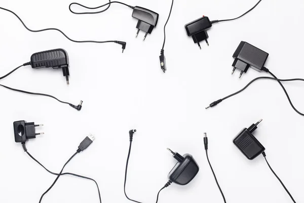 Cargador de corriente diferentes adaptadores — Foto de Stock