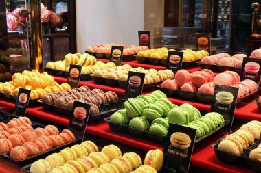 Traditional Macarons