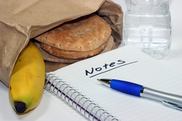 Prendre des notes pendant la réunion du déjeuner sac brun Photo De Stock