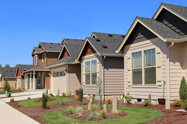 Hermosas casas familiares en el barrio de Suburban —  Fotos de Stock