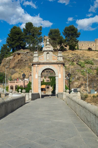 Die alte brücke in toledo — Stockfoto