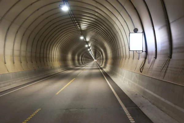 Tunnel stradale lungo — Foto Stock