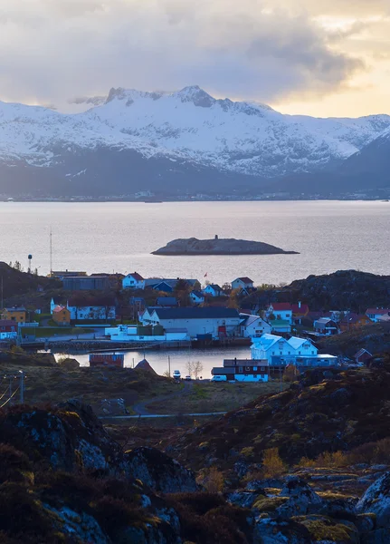 Vista superior de la isla de Lofoten Skrova por la noche — Foto de Stock