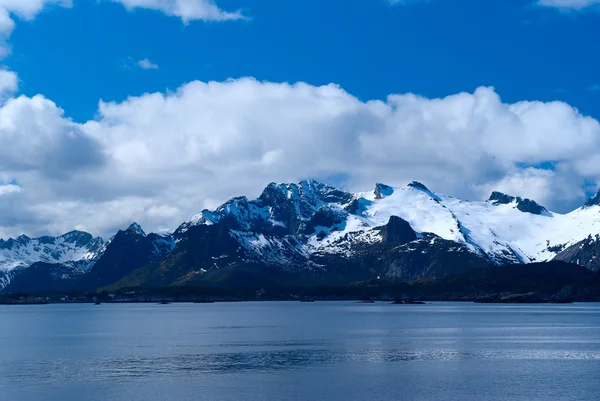 Kusten i Lofoten öarna i Norge — Stockfoto