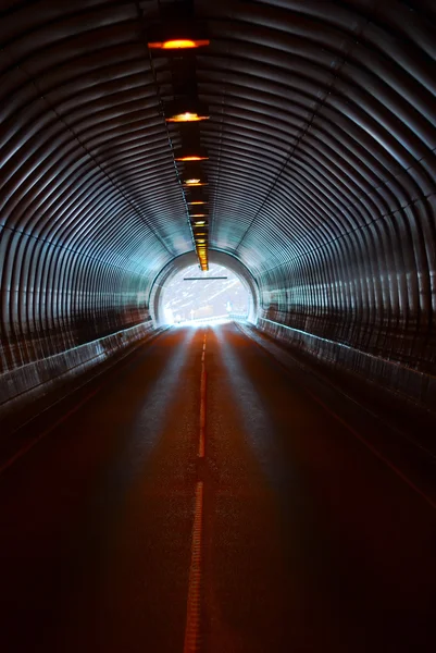 Túnel largo camino oscuro — Foto de Stock