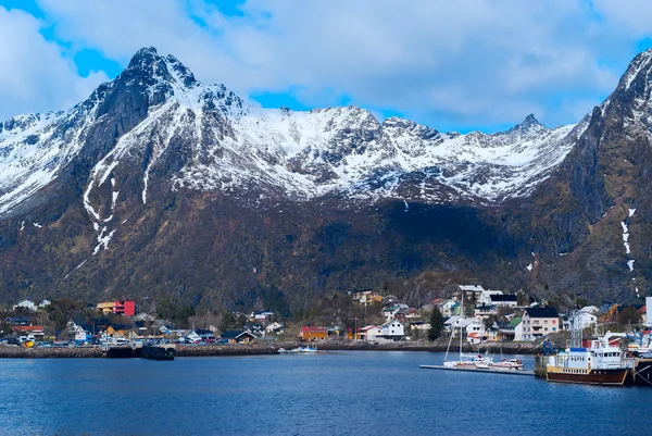 Svolvaer město na ostrovech Lofoty v Norsku — Stock fotografie
