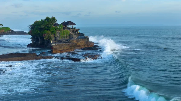 Templom Tanah Lot déli partján Bali szigetén, Indonézia — Stock Fotó