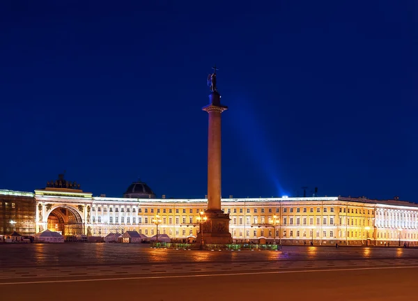 Plaza del Palacio en Sankt-Petersburg — Foto de Stock