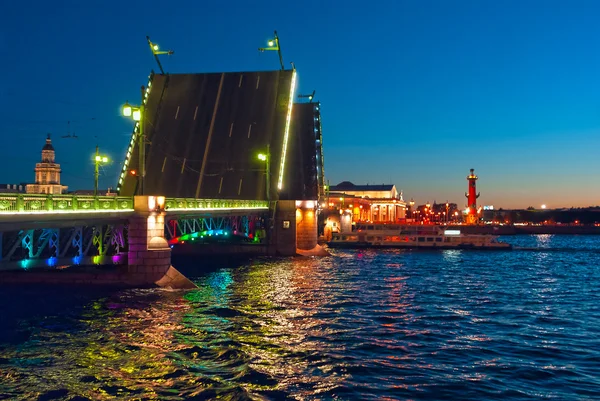 Puente del Palacio en Stankt-Petersburg — Foto de Stock
