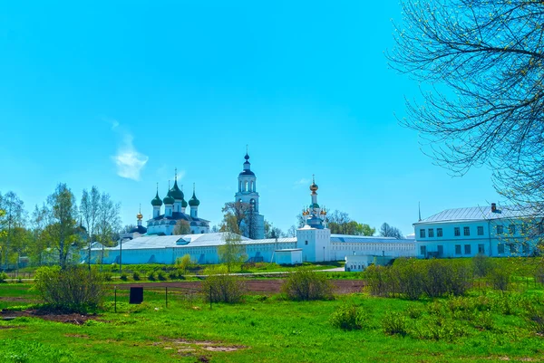 White Monastery near Yaroslavl in the spring sunny day — Stock Photo, Image