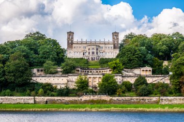 Albrechtsberg Sarayı