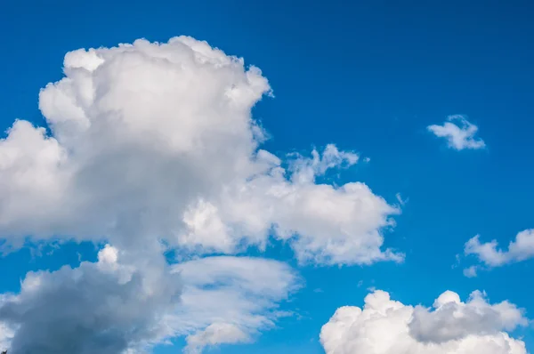 Nubes cúmulos —  Fotos de Stock