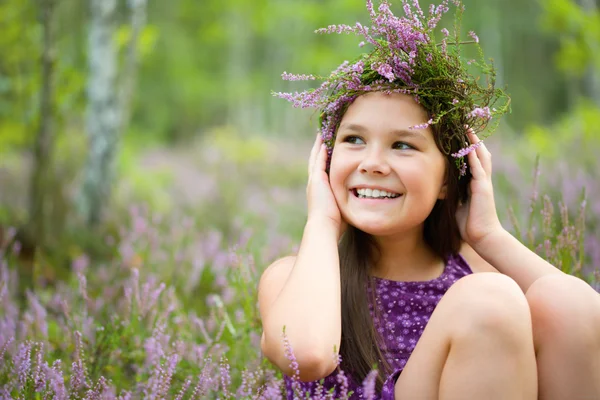 Girl in heather flowers — Stock Photo, Image