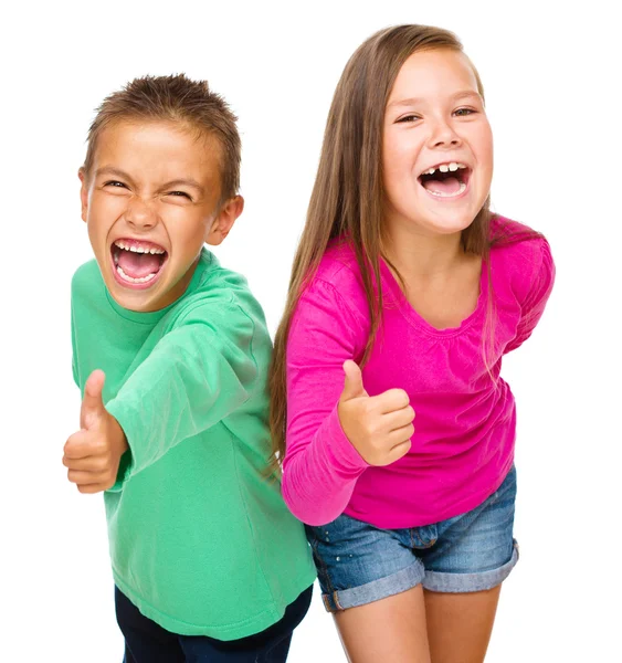 Niño y niña están mostrando el pulgar hacia arriba signo —  Fotos de Stock