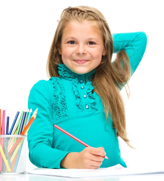 어린 소녀는 연필을 사용 하 여 그리기 — 스톡 사진