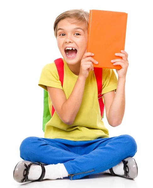 Portrét roztomilá malá školačka s batohem — Stock fotografie