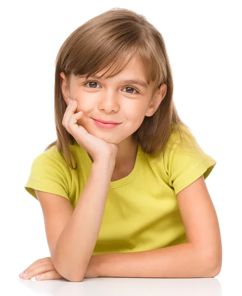 Portret van een peinzende klein meisje — Stockfoto