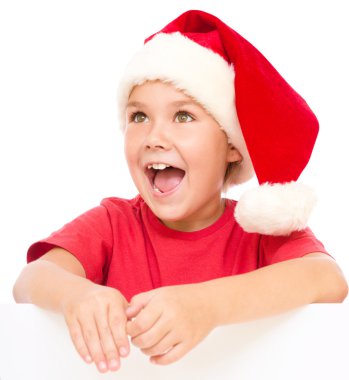 Noel Baba şapkası, küçük kız Pano düzenliyor