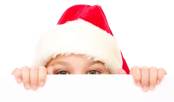 Ragazzina in cappello di Babbo Natale è in possesso di bordo vuoto — Foto Stock