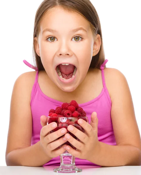 Little girl with raspberries — Stock Photo, Image