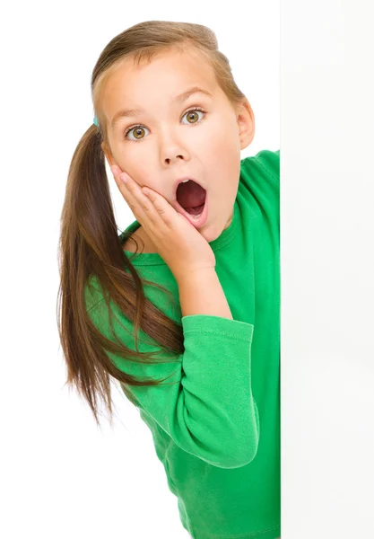 Little girl is looking out from the blank banner — Stock Photo, Image