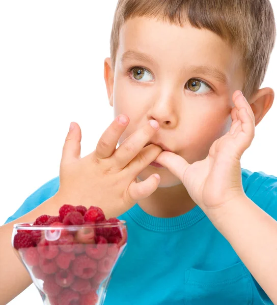 Little boy with raspberries — Stock Photo, Image