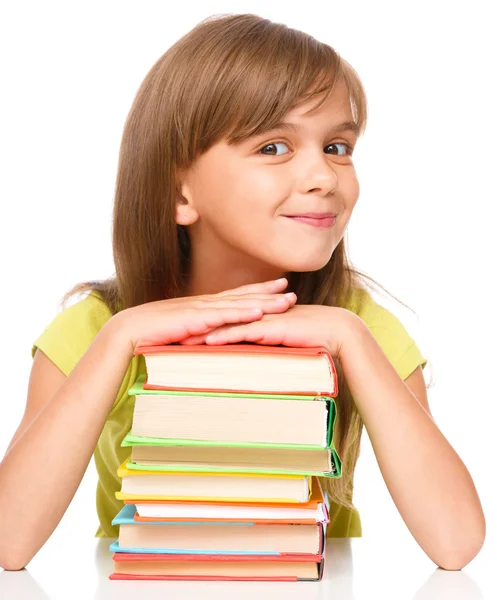 Petite fille avec ses livres — Photo