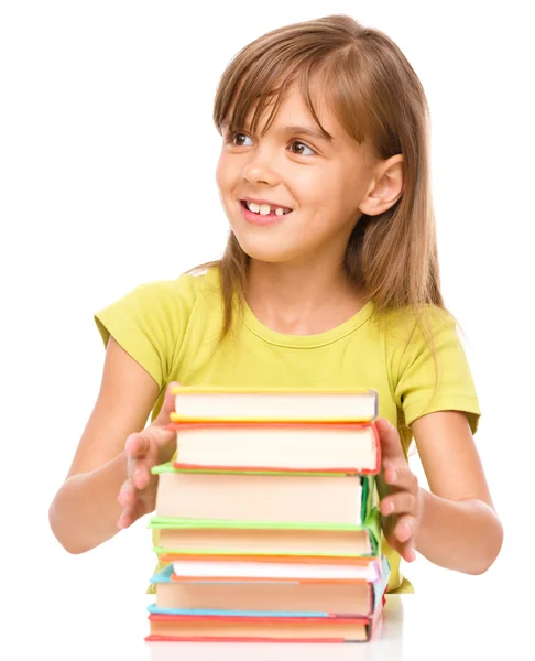 Kleines Mädchen mit ihren Büchern — Stockfoto