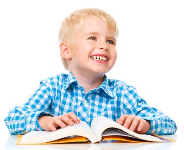 kitap ile küçük çocuk oyun