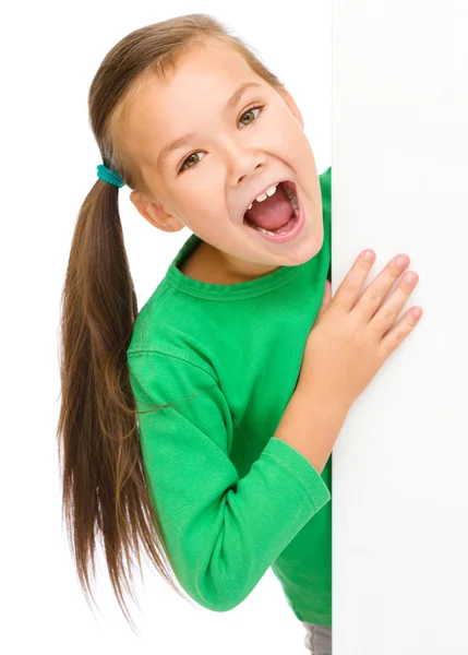 Little girl is looking from out blank board — Stock Photo, Image