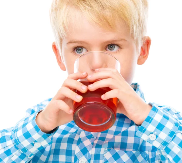 Ragazzino con bicchiere di succo di ciliegia — Foto Stock