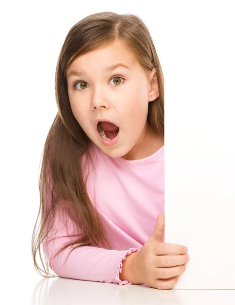 Little girl is looking out from the blank banner — Stock Photo, Image