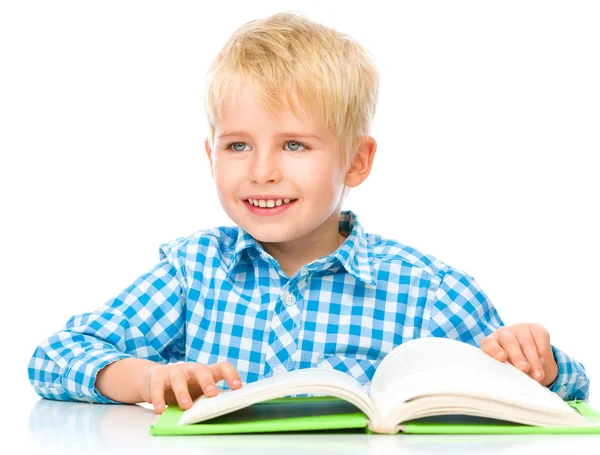 Niño pequeño jugar con el libro — Foto de Stock