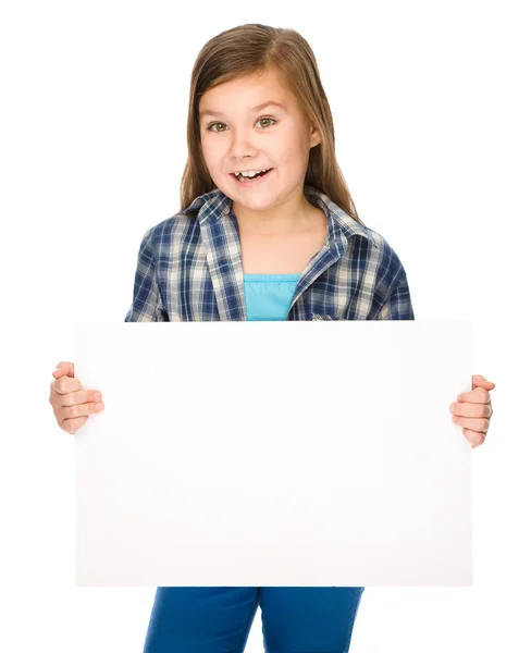 小女孩拿着一个空白的横幅 — 图库照片