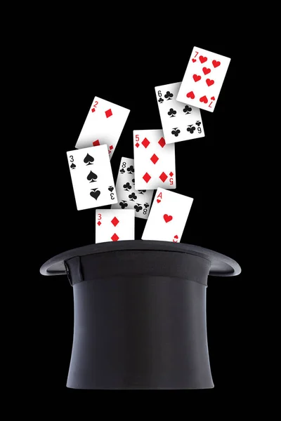 Oyun Kartları Dökülüp Siyah Arka Planda Siyah Bir Silindir Şapkaya — Stok fotoğraf