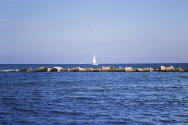 Akdeniz. Beyaz yelken ile yalnız yat