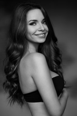 şehvetli kadın sutyen poz