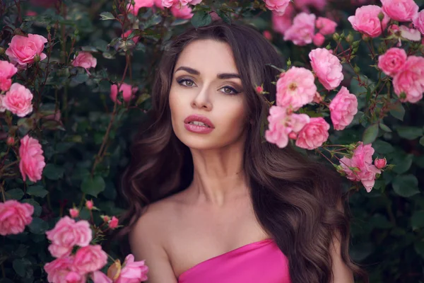 Pretty girl in pink dress — Stock Photo, Image