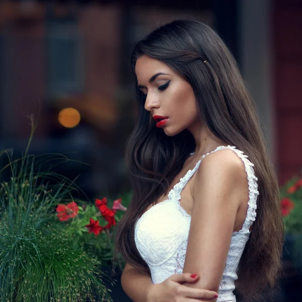 Beautiful woman with red lips — Stock Photo, Image