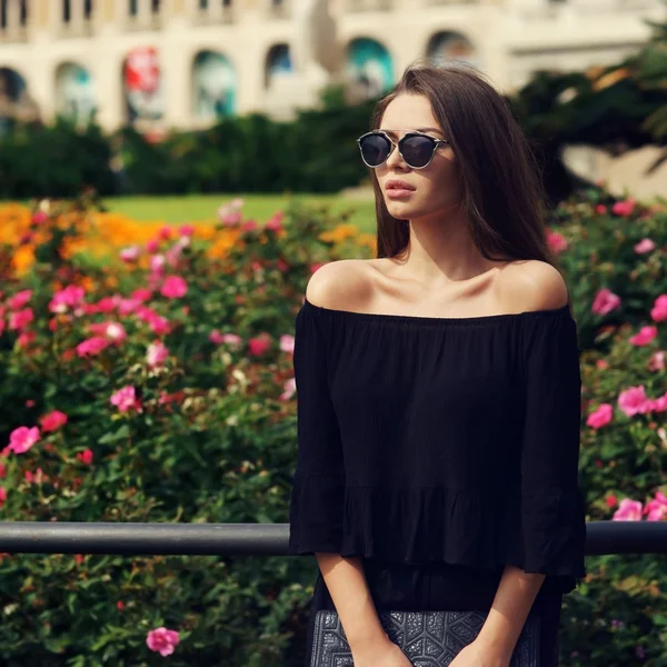 Hermosa mujer elegante — Foto de Stock