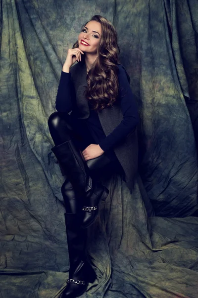 Mode vrouw in zwarte legging — Stockfoto